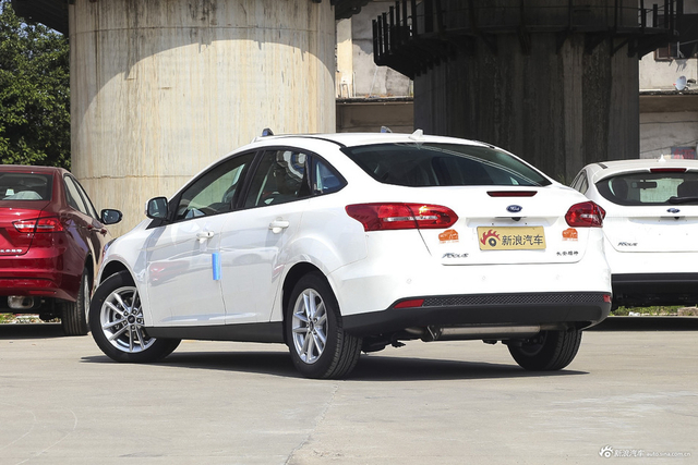 2017款福克斯两厢1.6L自动风尚型智行版