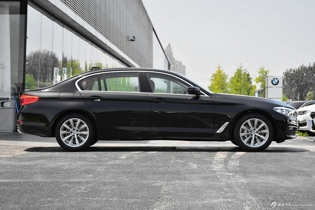 2018款宝马5系2.0T自动528Li上市特别版