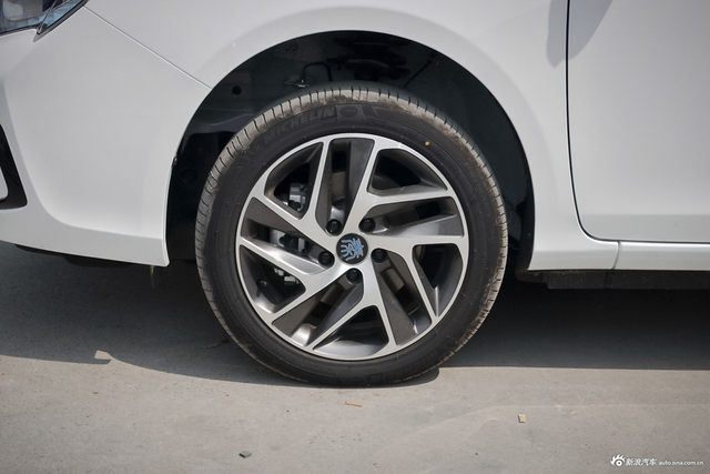 实拍比亚迪秦EV450