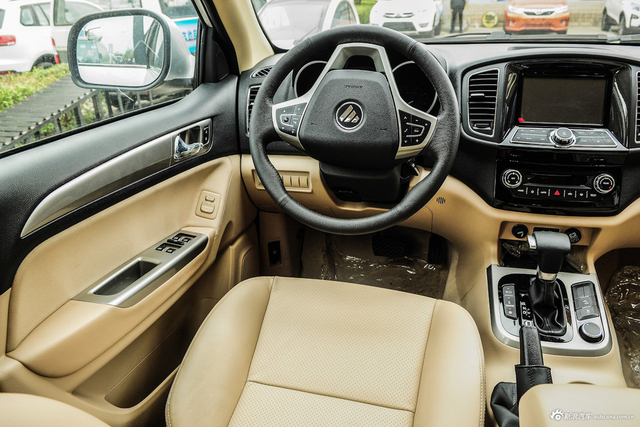 2016款萨瓦纳2.0T自动四驱汽油尊享版5座