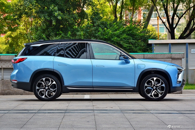 2018款蔚来ES8 创始版 