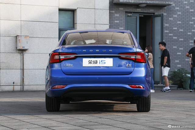 实拍|全新荣威i5 设计大方／定位实在