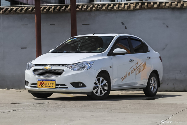 2015款赛欧3 1.5L手动理想版（天窗）