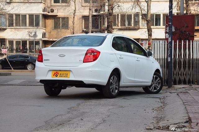 2015款奇瑞E3 1.5L手动实尚版 冰川白