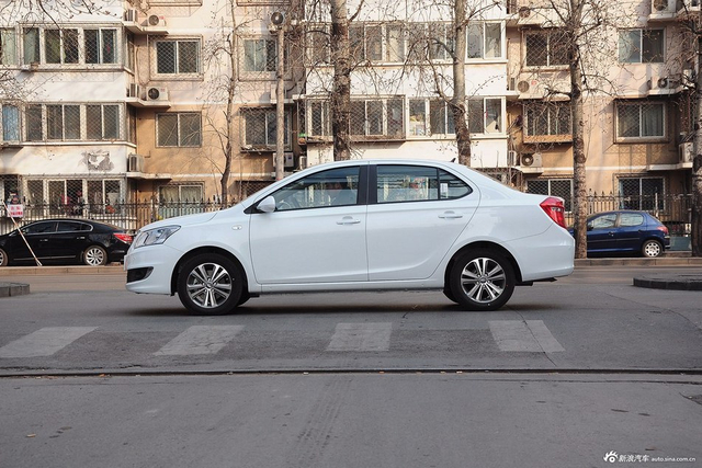 2015款奇瑞E3 1.5L手动实尚版 冰川白