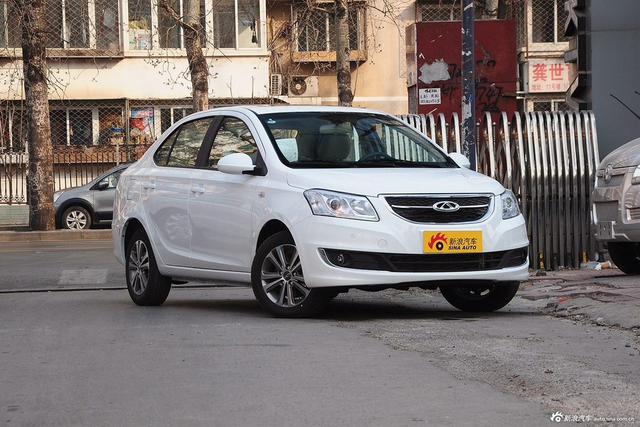 2015款奇瑞E3 1.5L手动实尚版 冰川白