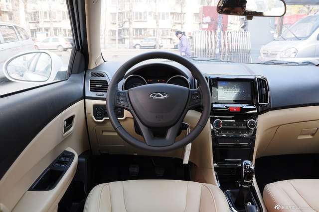 2015款奇瑞E3 1.5L手动实尚版 冰川白