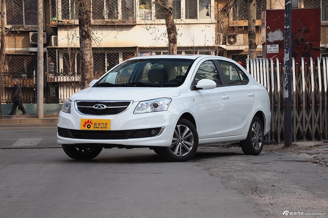 2015款奇瑞E3 1.5L手动实尚版 冰川白