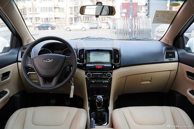 2015款奇瑞E3 1.5L手动实尚版 冰川白