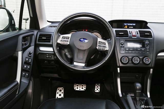 2013款森林人2.5i自动尊贵版 炫目寒冰银