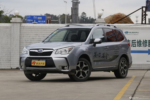 2013款森林人2.5i自动尊贵版 炫目寒冰银