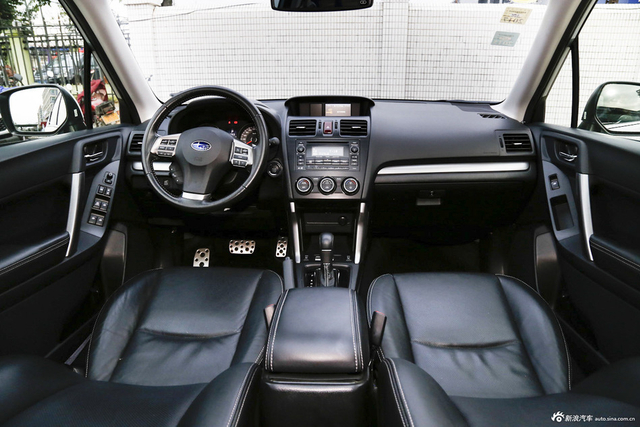 2013款森林人2.5i自动尊贵版 炫目寒冰银