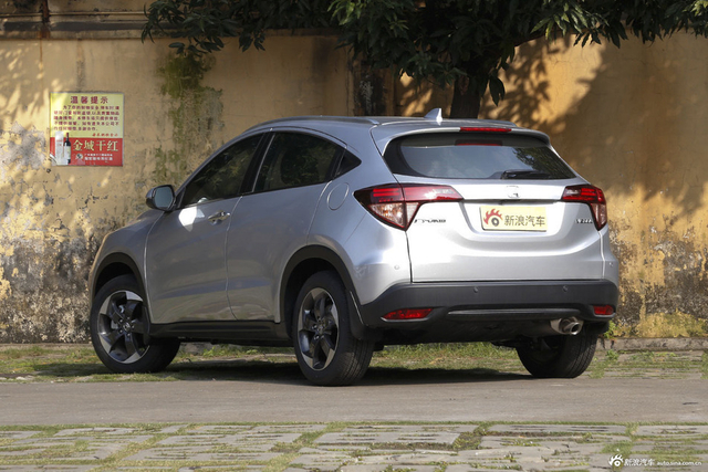 2015款缤智1.8L CVT两驱豪华型 丝缎银