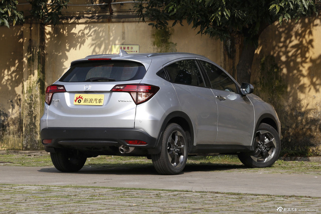 2015款缤智1.8L CVT两驱豪华型 丝缎银