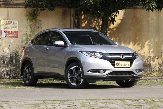 2015款缤智1.8L CVT两驱豪华型 丝缎银