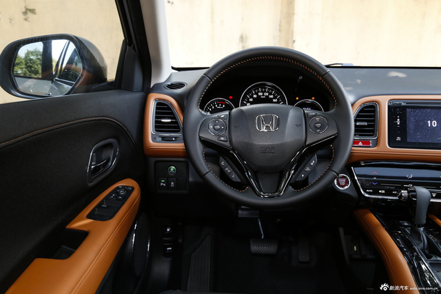 2015款缤智1.8L CVT两驱豪华型 丝缎银