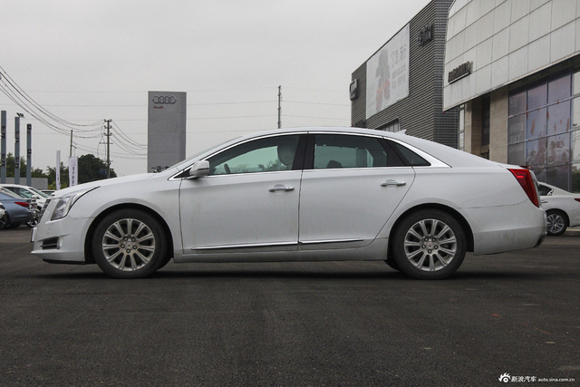 2015款XTS 2.0T自动28T豪华型 炫白