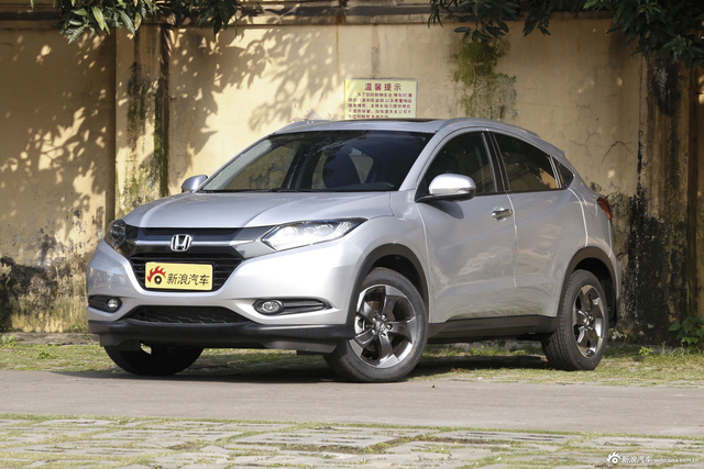 2015款缤智1.8L CVT两驱豪华型 丝缎银