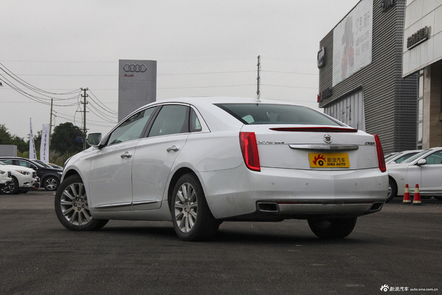 2015款XTS 2.0T自动28T豪华型 炫白