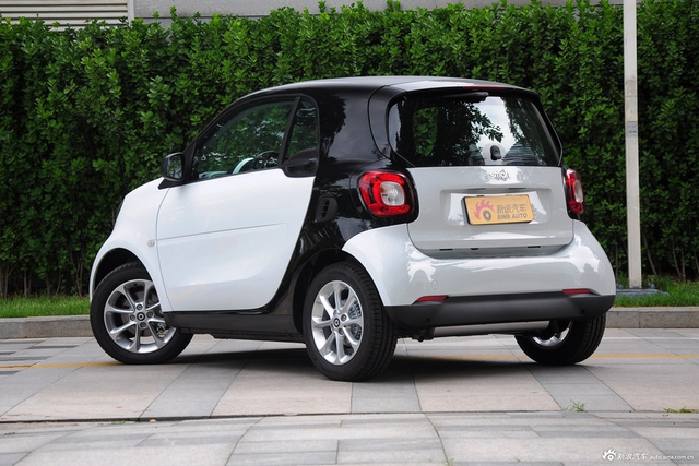 2015款smart fortwo 1.0L自动灵动版 冰晶白