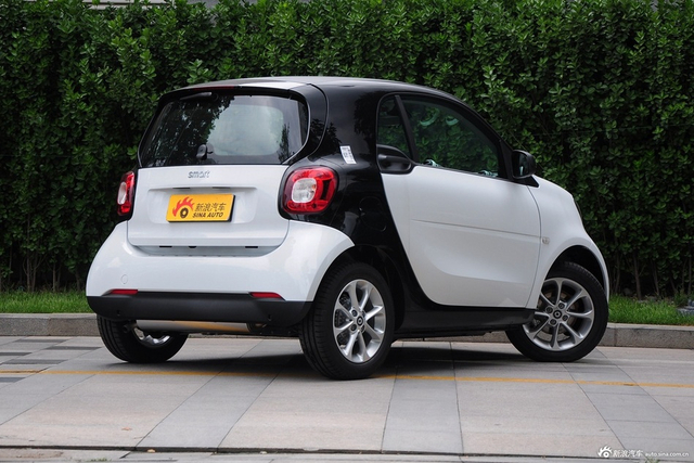 2015款smart fortwo 1.0L自动灵动版 冰晶白