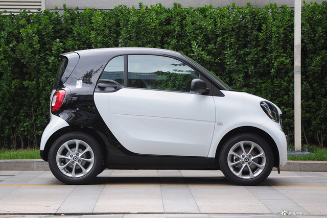 2015款smart fortwo 1.0L自动灵动版 冰晶白