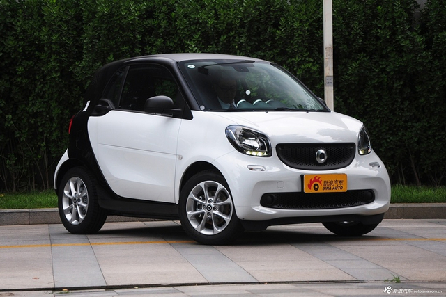 2015款smart fortwo 1.0L自动灵动版 冰晶白