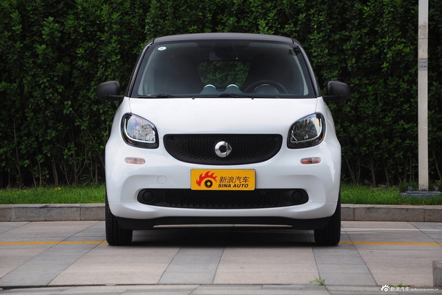 2015款smart fortwo 1.0L自动灵动版 冰晶白
