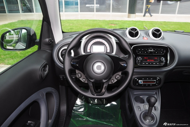2015款smart fortwo 1.0L自动灵动版 冰晶白