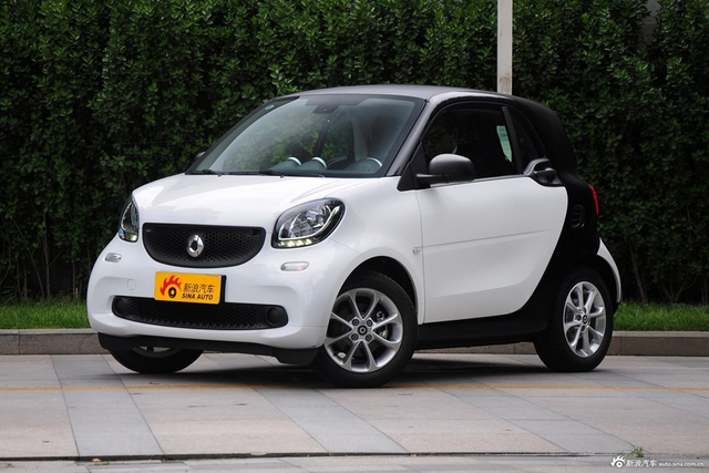 2015款smart fortwo 1.0L自动灵动版 冰晶白