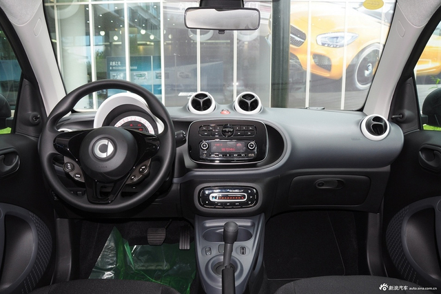2015款smart fortwo 1.0L自动灵动版 冰晶白