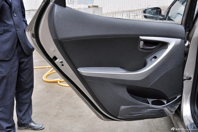 2012款朗动1.6L自动时尚型 典雅铜